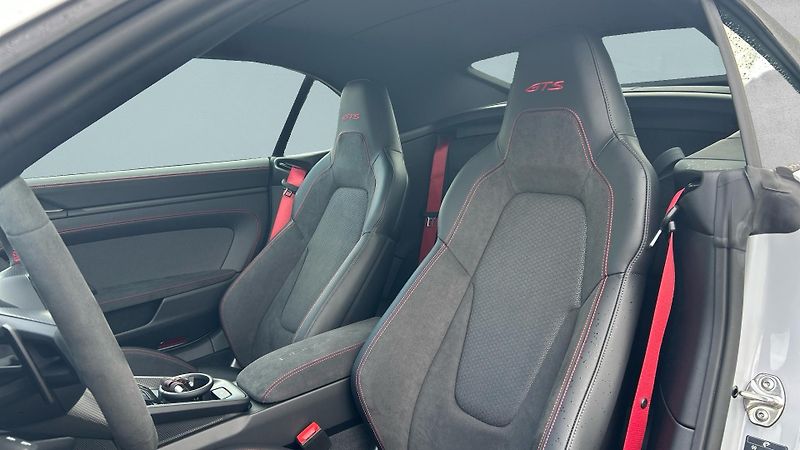 Porsche 911 (2026) Carrera 4 GTS Cabriolet - fotka 16 z 30