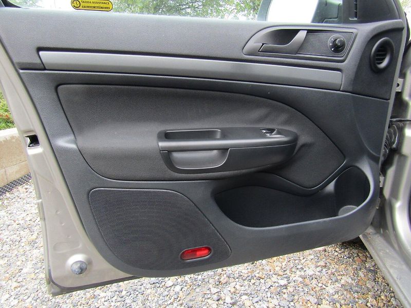 Škoda Octavia (2009) 1.6 MPI 75kW 1.MAJITEL - fotka 18 z 35