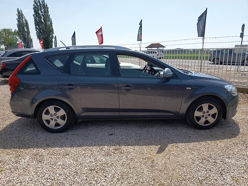 Kia Ceed (2010) 1.4SW - fotka 13 z 37