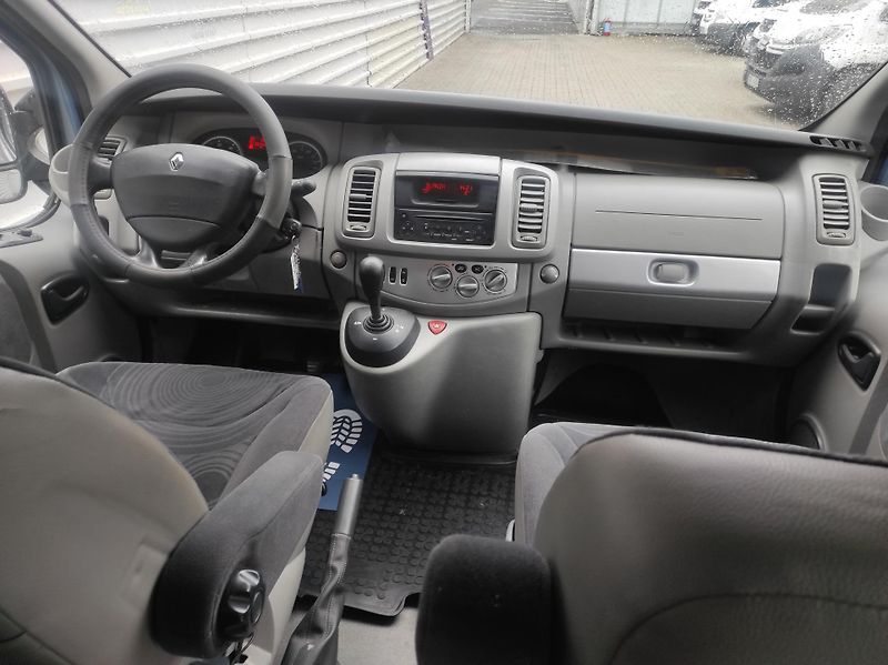 Renault Trafic 2,5dCi 107kW Passenger 7 míst - fotka 7 z 20