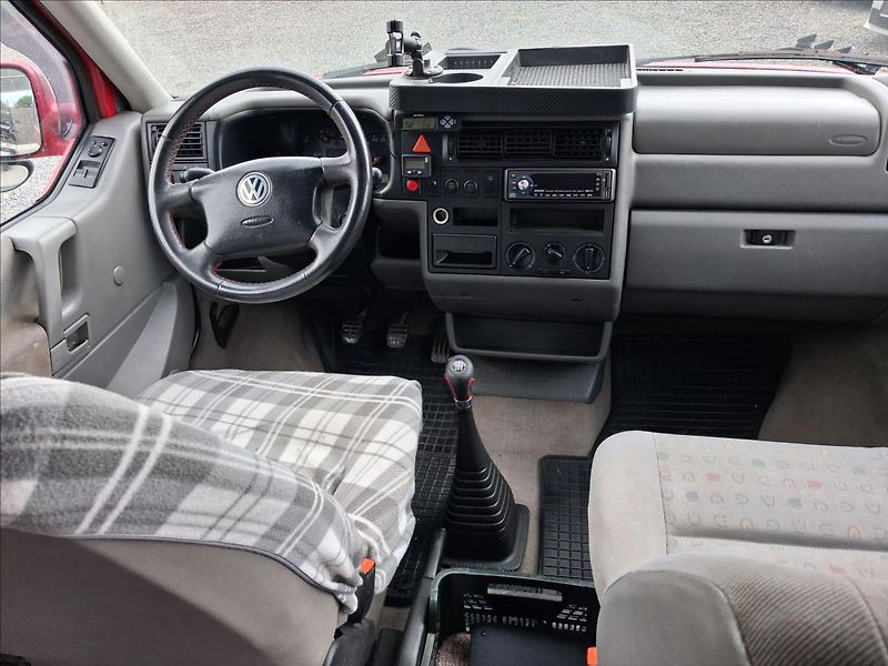 Volkswagen Caravelle 2,5 8míst, TZ, webasto,kamera - fotka 12 z 19