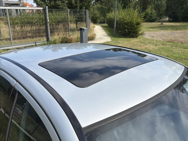 Mercedes-Benz Třídy C 5,5 V8 270 Kw C 55 AMG automat - fotka 28 z 33