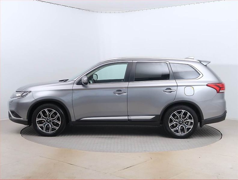 Mitsubishi Outlander (2020) 2.0 - fotka 3 z 18