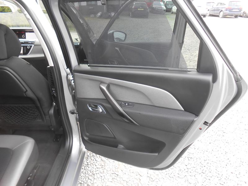 Citroën SpaceTourer 1.6HDi,NAVI, Tažné, Automat!! - fotka 37 z 45