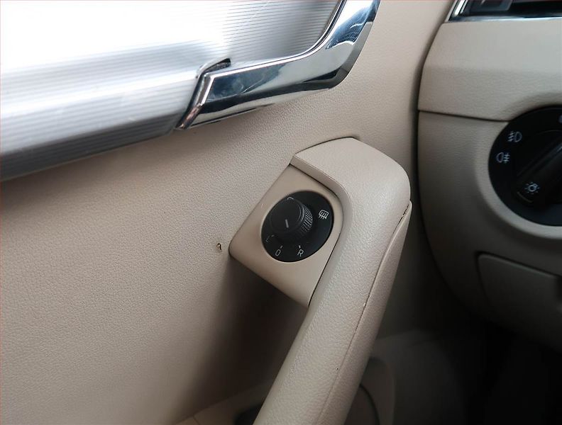 Škoda Octavia (2013) Elegance 1.8 TSI, Serv.kniha - fotka 19 z 23