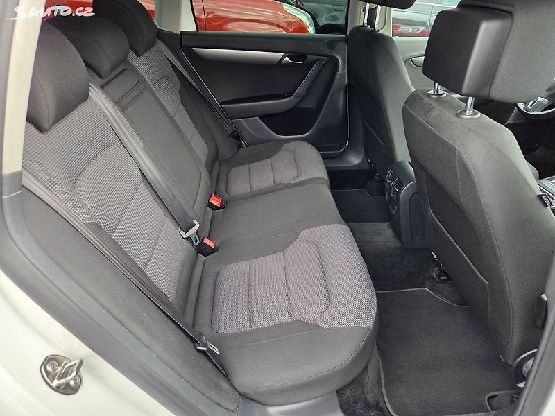 Volkswagen Passat (2011) 1.4i CNG Automat Nová STK - fotka 18 z 23