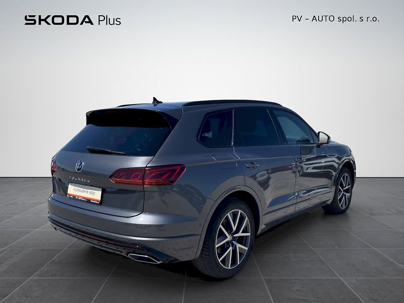 Volkswagen Touareg (2023) R-Line 3.0 TDI 210 kW V6 4Moti - fotka 2 z 35