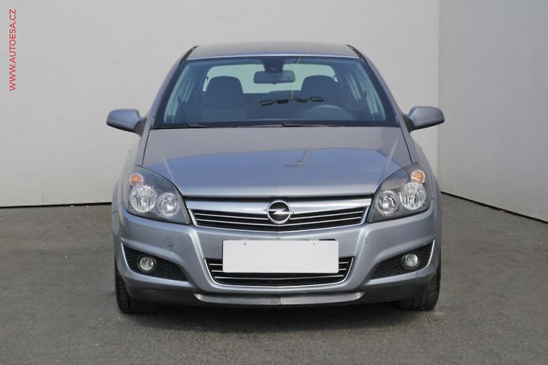 Opel Astra (2007) 1.7 CDTI, ČR - fotka 2 z 3