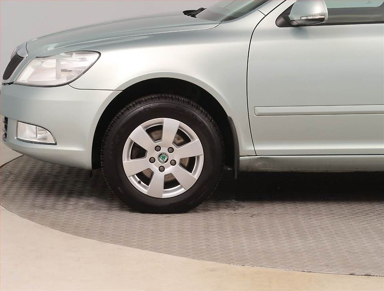 Škoda Octavia (2011) Ambiente 1.4 TSI, Serv.kniha - fotka 14 z 15