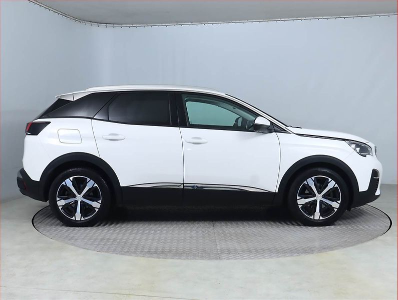 Peugeot 3008 (2020) 1.5 BlueHDi, ČR,1.maj - fotka 6 z 17