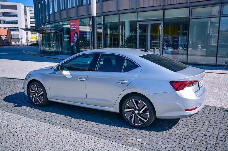 Škoda Octavia Style Plus Navigace 18 kola ČR - fotka 73 z 76