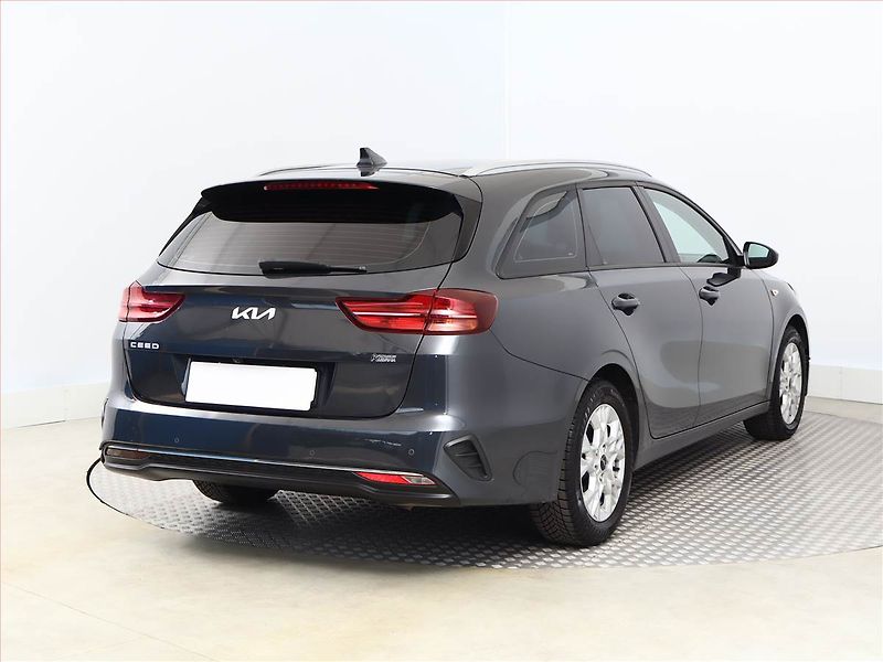 Kia Ceed (2023) 1.5 T-GDI, Automat, ČR,1.maj - fotka 5 z 18