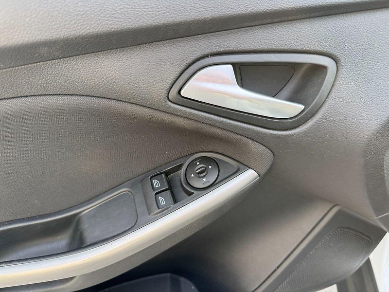 Ford Focus (2013) Trend 1.6 TDCi - fotka 28 z 29