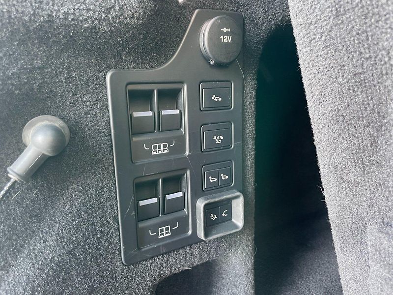Land Rover Discovery (2017) 3.0Td6 190kW HSE LUXURY - fotka 11 z 44