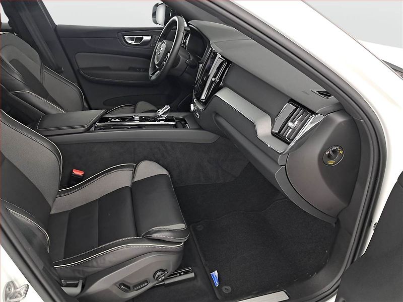 Volvo XC60 (2024) B4 AWD - fotka 9 z 20