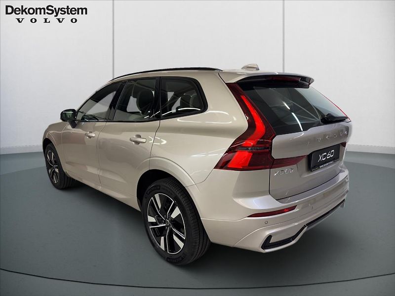 Volvo XC60 2,0  B5 Plus Dark - fotka 4 z 15