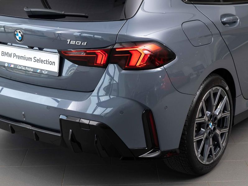 BMW Řada 1 120d - fotka 9 z 21
