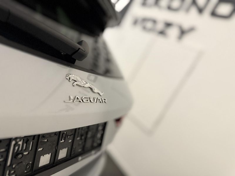 Jaguar F-Pace (2022) 5.0 SVR REZERVOVÁNO  - fotka 43 z 53