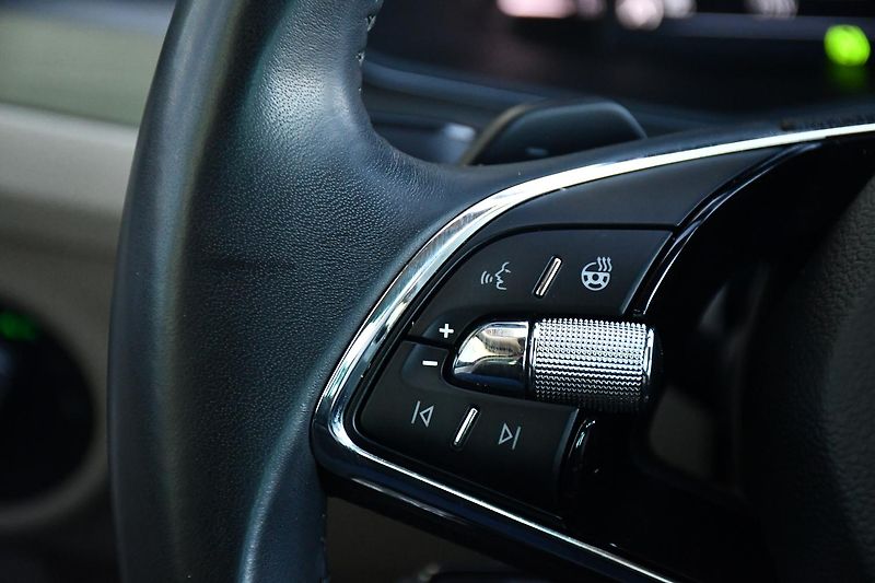 Škoda Superb 2.0TDi147kW STYL DSG 4X4 ČR 1M - fotka 23 z 42