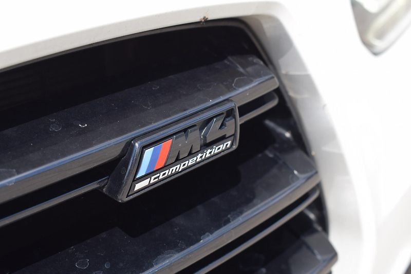 BMW M4 (2022) Competition/Carbon/MatBílá - fotka 6 z 65