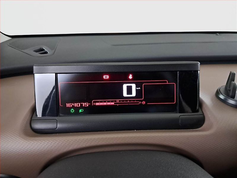 Citroën C4 Cactus (2016) 1.6 BlueHDi, ČR,1.maj - fotka 11 z 18