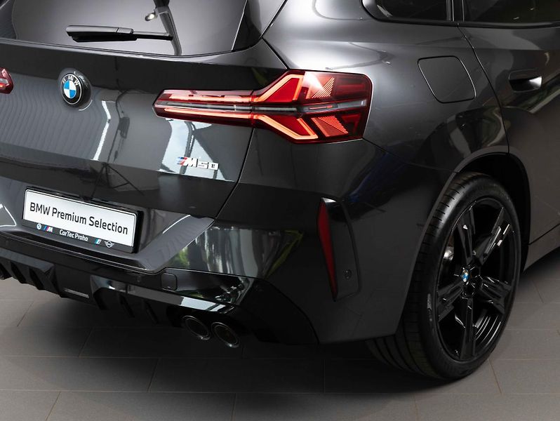 BMW X3 M50 xDrive - fotka 9 z 22