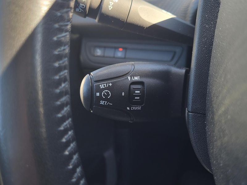 Peugeot 2008 ACTIVE 1.2 PureTech AUTOMAT - fotka 21 z 42