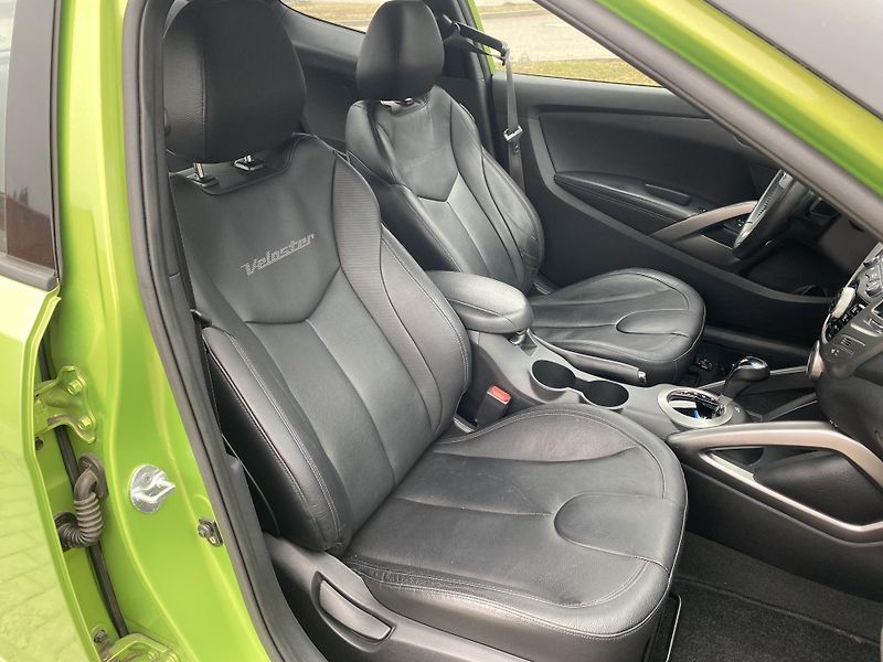 Hyundai Veloster 1.6i,PRÉMIUM, AUTOMAT,PLNÁ VÝB - fotka 31 z 47