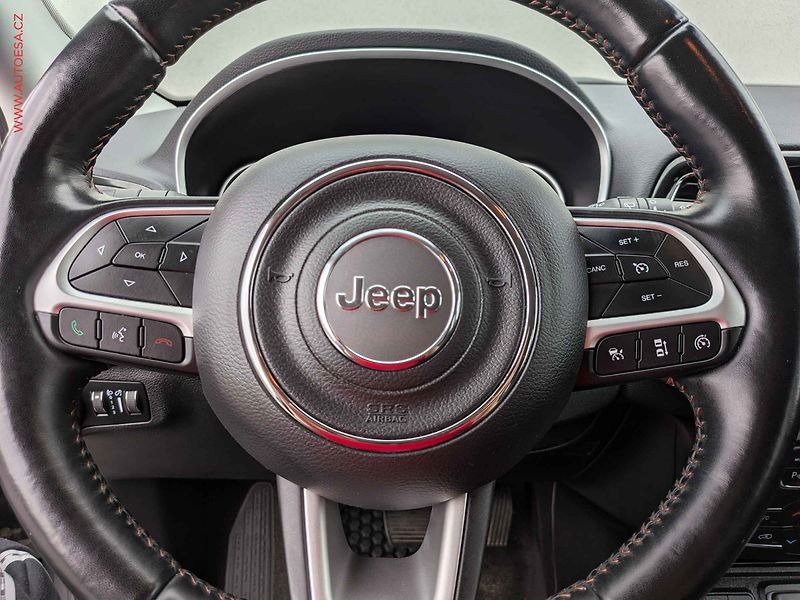 Jeep Compass (2021) 1.3 T, 2.maj,ČR, ACC, xenon - fotka 12 z 18