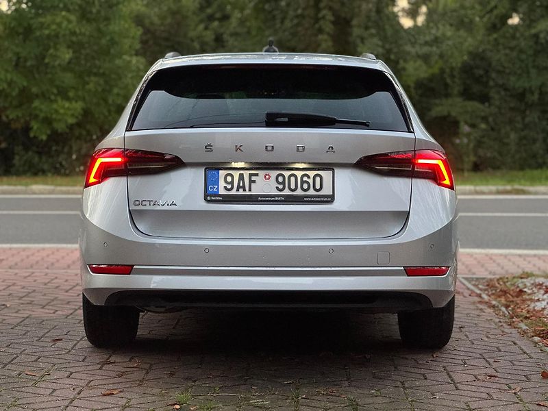 Škoda Octavia 1.5TSi 1.MAJ ČR NEBOUR. ZÁRUKA - fotka 14 z 23