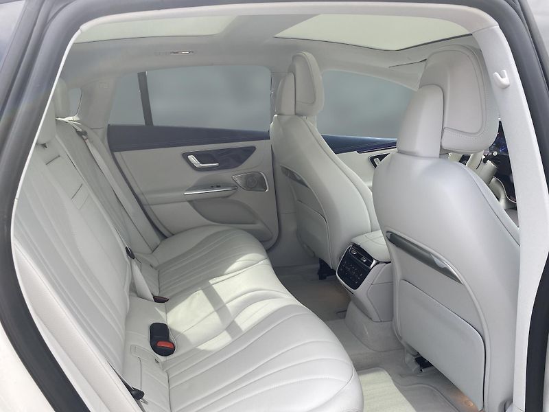 Mercedes-Benz EQE EQE 500 4MATIC ElectricArt - fotka 18 z 26