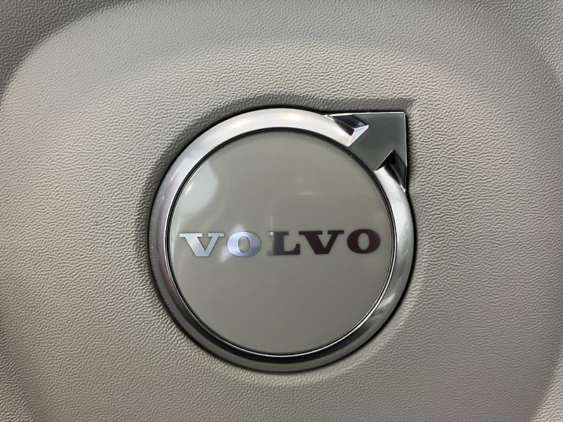Volvo XC60 B5 AWD Ultra Bright-REZERVACE - fotka 53 z 53