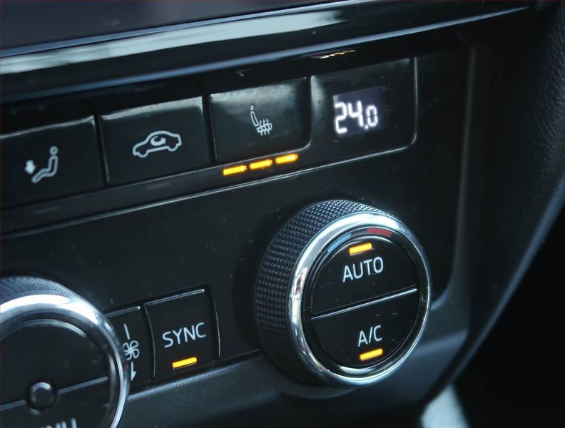 Škoda Octavia (2017) Style 2.0 TDI, 4X4, Automat - fotka 19 z 22