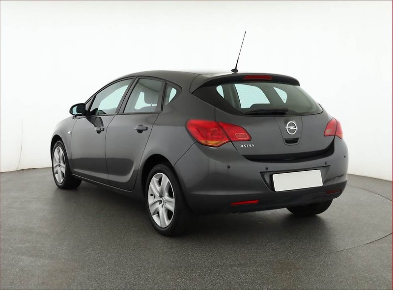 Opel Astra (2011) 1.4 16V, zamluveno - fotka 4 z 17