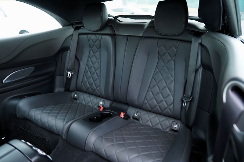 Mercedes-Benz Třídy E E 53 AMG 4Matic+/440PS - fotka 34 z 50
