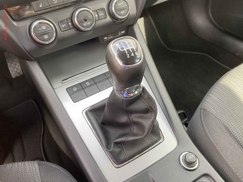Škoda Octavia (2014) 1.4 TSi, Elegance, bixen, - fotka 16 z 18