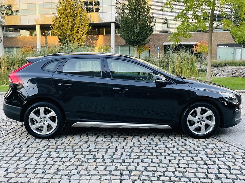 Volvo V40 2.0D3 MANUÁL CROSS SERVISKA  - fotka 12 z 43