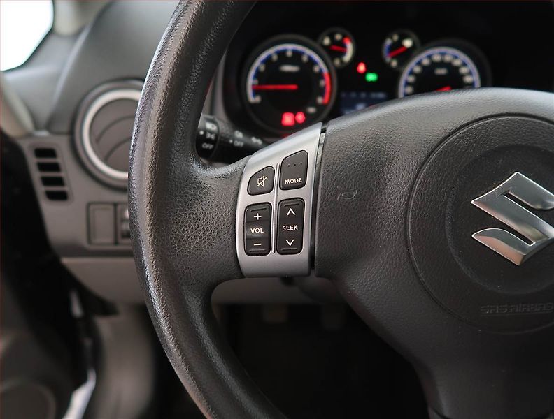 Suzuki SX4 (2013) 1.6 VVT, Serv.kniha - fotka 14 z 15