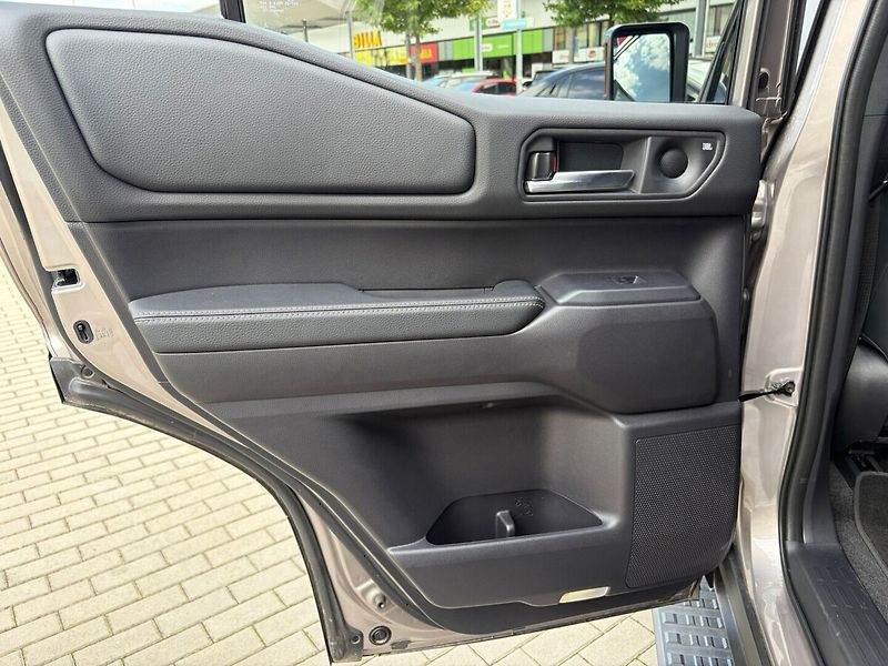 Toyota Land Cruiser 2.8 Executive - fotka 14 z 21
