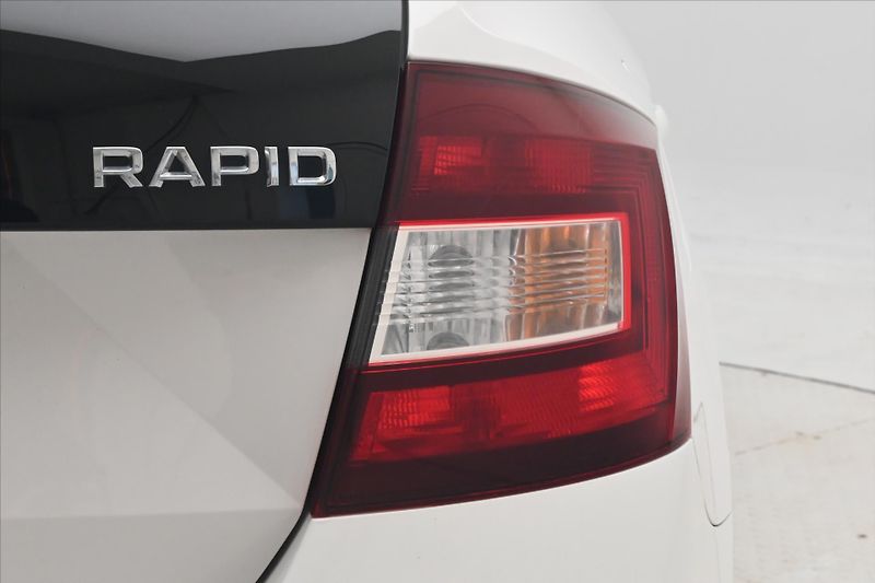 Škoda Rapid 1,6 TDI 85kW Style Záruka až 5 - fotka 28 z 29