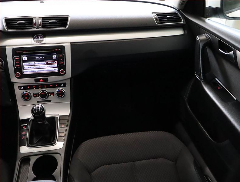 Volkswagen Passat (2013) 1.6 TDI, Serv.kniha, Tempomat - fotka 8 z 20