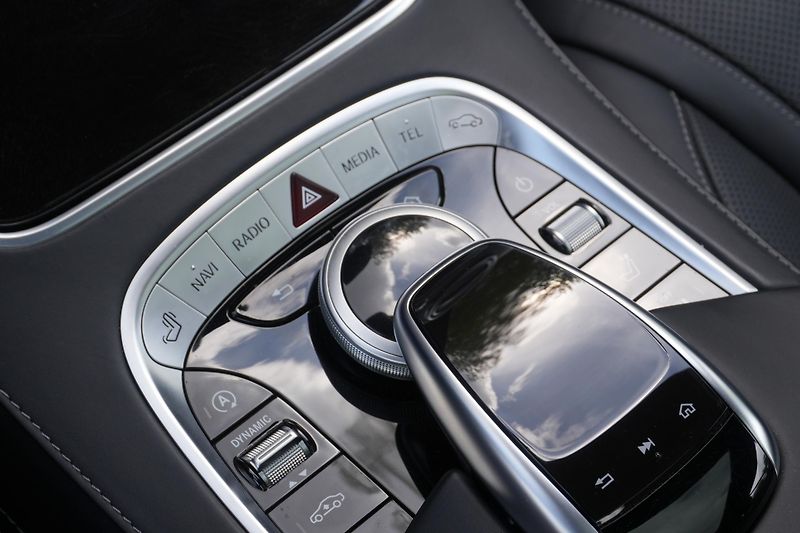 Mercedes-Benz Třídy S S560 Coupe 4Matic, ČR, Masáže - fotka 21 z 44