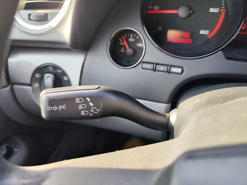 Seat Exeo 2.0 TDI/88kW Reference ČR - fotka 19 z 23