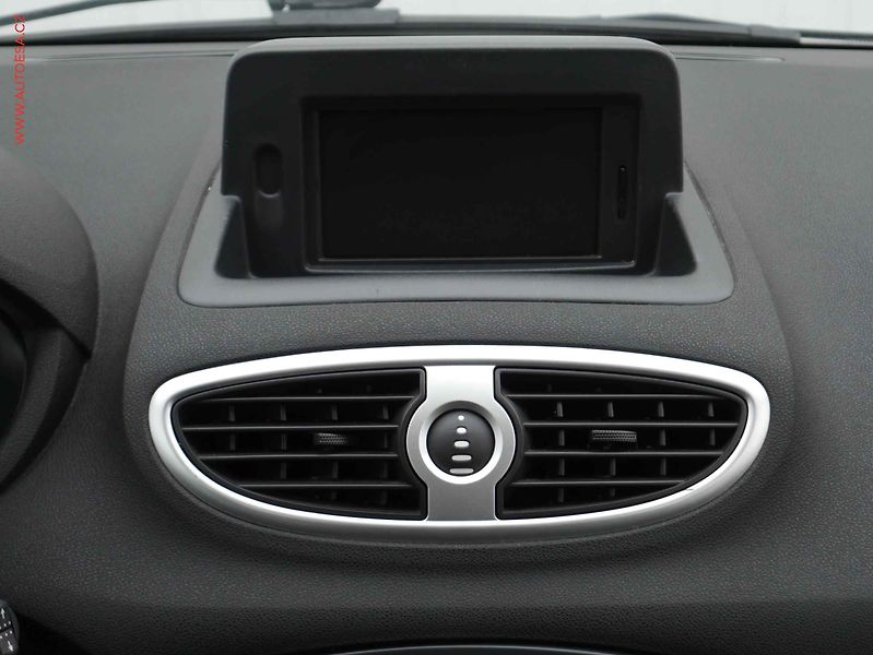 Renault Clio (2009) 1.6i, AT, navi, AC - fotka 11 z 14