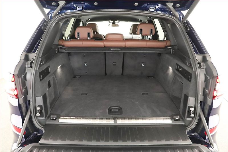 BMW X5 (2023) xDrive45e iPerf. - fotka 11 z 22