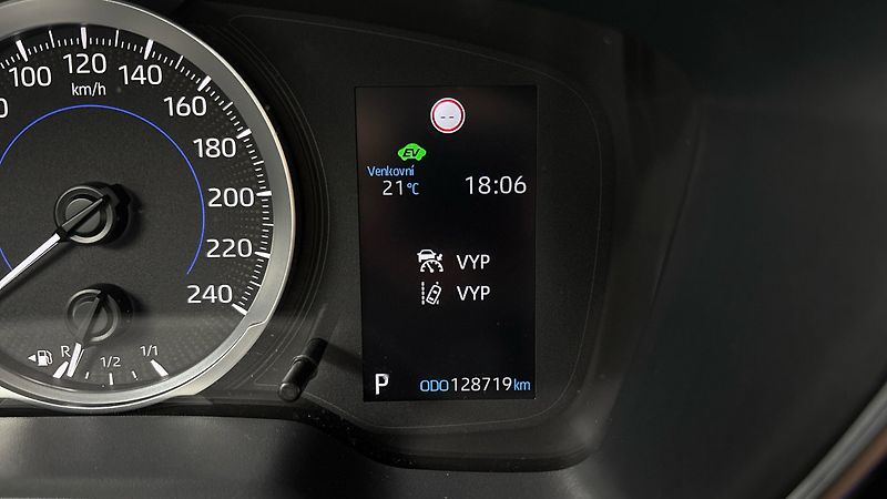 Toyota Corolla 1.8 Hybrid AUT Active Sedan - fotka 23 z 24