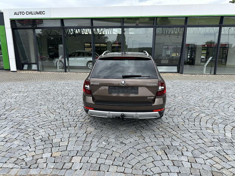 Škoda Octavia Combi 2.0 TDI DSG 4X4 Scout - fotka 6 z 29