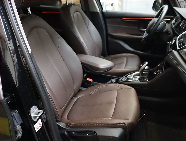 BMW Řada 2 (2021) Luxury Line 216d Gran Tourer - fotka 9 z 25