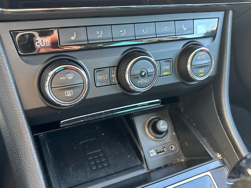 Škoda Superb AMBITION DSG - fotka 20 z 27