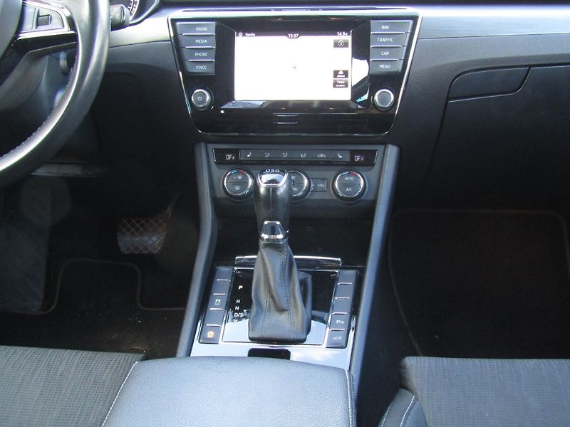 Škoda Superb (2016) 2.0 TDI 140 kW DSG  1.MAJITEL - fotka 18 z 45